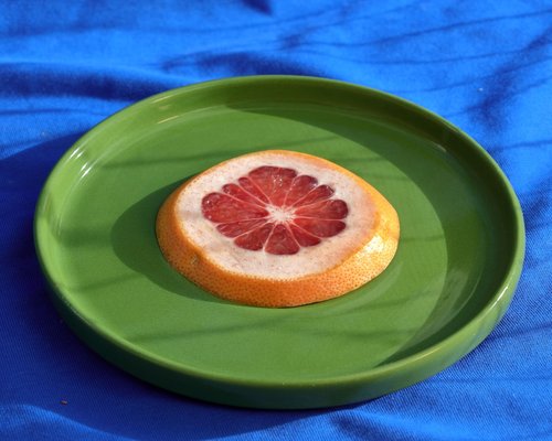Starfruit slices on a plate